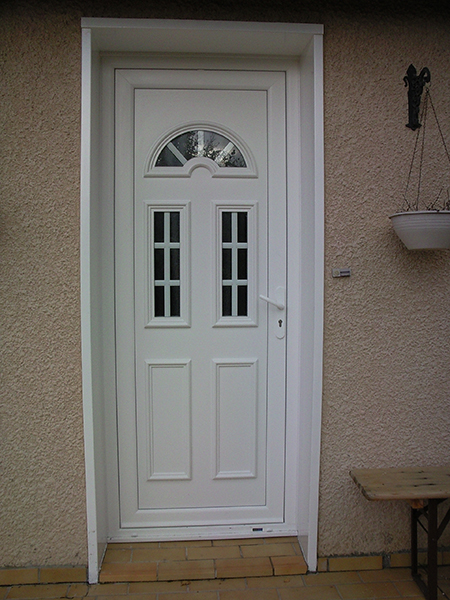 comment monter une porte d'entree en pvc